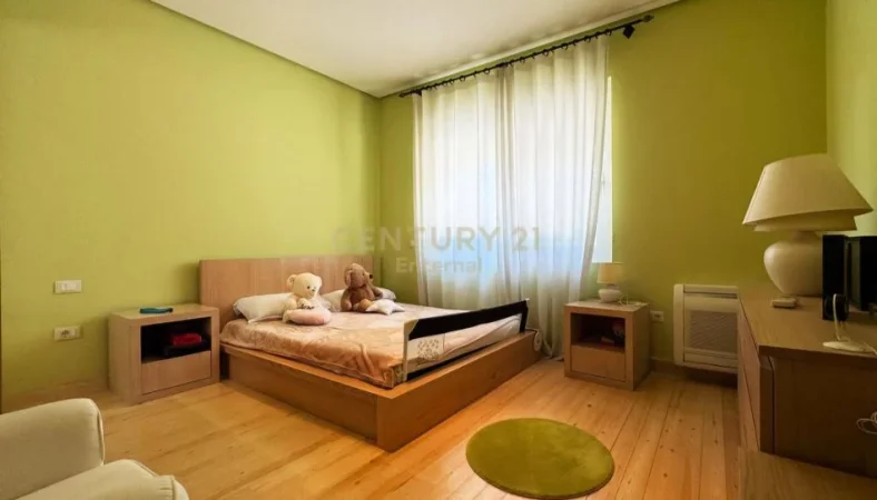 Durres, shitet Vile 4+1 Kati 2, 366 m² 1.200.000 € (Gjiri I Lalzit)