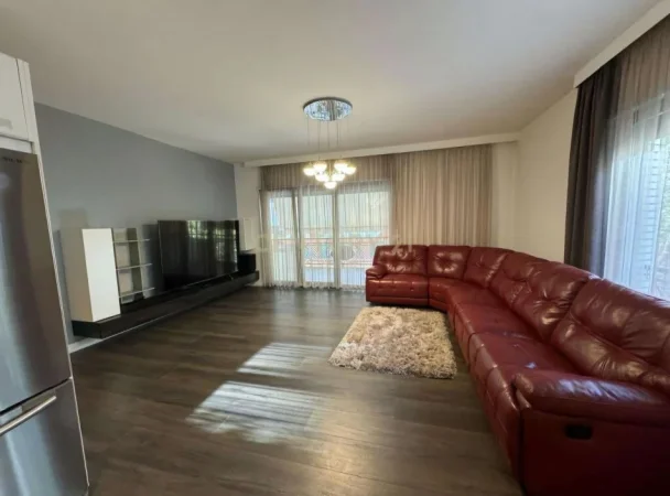 shitet apartament 2+1+Ballkon Kati 3, 132 m² 450.000 € (Rruga e Kavajës, Kompleksi Delijorgji)