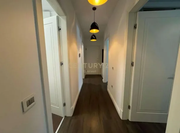 shitet apartament 2+1+Ballkon Kati 3, 132 m² 450.000 € (Rruga e Kavajës, Kompleksi Delijorgji)