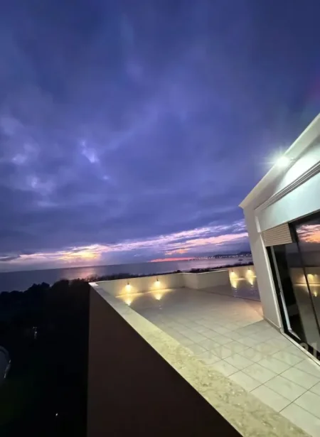 Durres, shitet apartament+verande | Penthouse 2+1 Kati 10, 300 m² 220.000 € (Plepa)