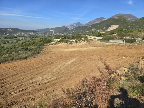 Tirane, jap toke per ndertim , 5.080 m²  (Linze afer Chateau Fassel)