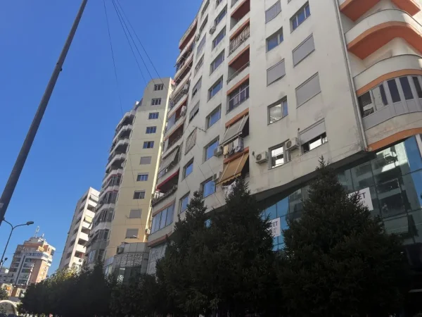 Shiten Njësi Komerciale në Rrugën “25 Nëntori” Elbasan