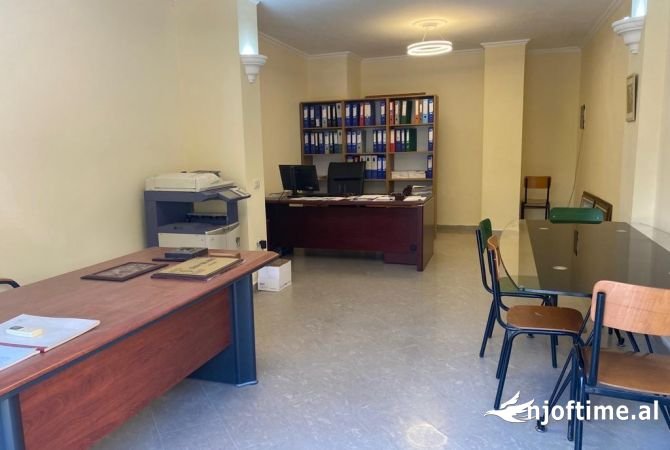 Tirane, shitet dyqan Kati 0, 43 m² 86.000 € (Prokop Myzeqari)