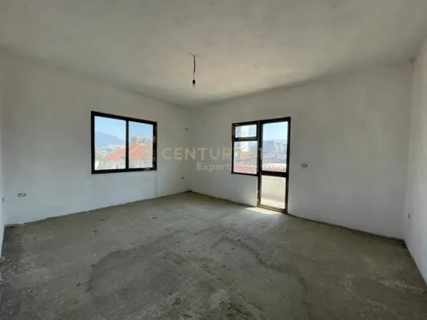 Tirane, jepet me qera ambjent biznesi , 801 m² 3.000 € (Unaza e Re)