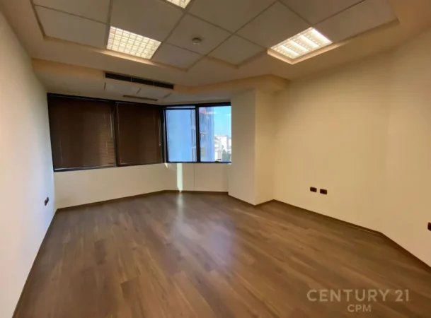 Tirane, jepet me qera ambjent biznesi Kati 5, 104 m² 1.900 € (Ish Blloku)