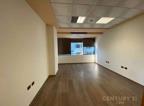 Tirane, jepet me qera ambjent biznesi Kati 5, 104 m² 1.900 € (Ish Blloku)