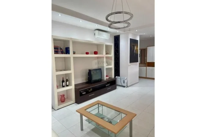 Tirane, jepet me qera apartament 2+1 Kati 7, 90 m² 650 € (Apartament 2+1+2 tek ish tregu elektrik)