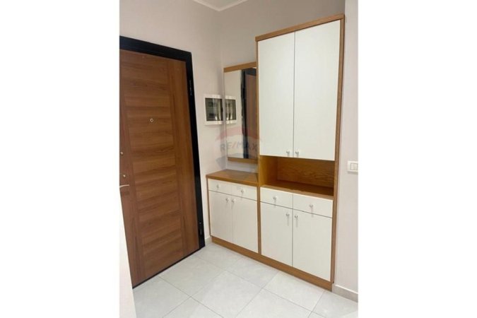 Tirane, jepet me qera apartament 2+1 Kati 7, 90 m² 650 € (Apartament 2+1+2 tek ish tregu elektrik)