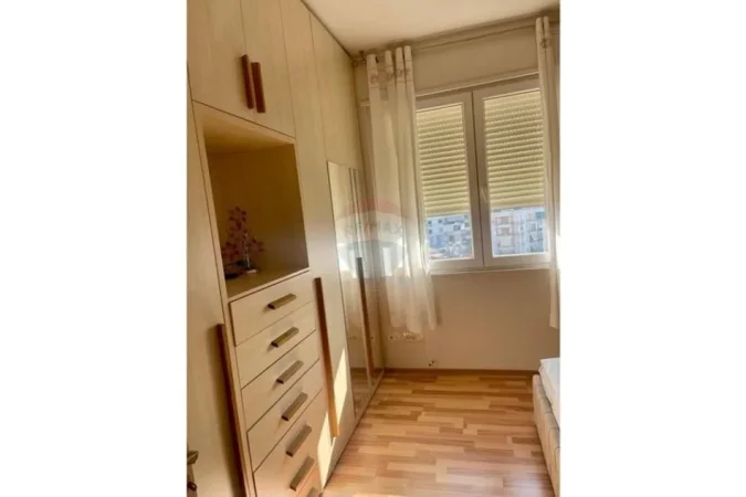Tirane, jepet me qera apartament 2+1 Kati 7, 90 m² 650 € (Apartament 2+1+2 tek ish tregu elektrik)