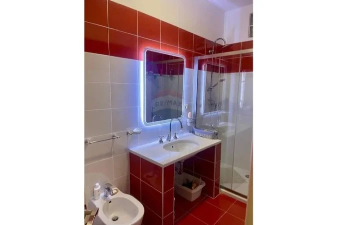 Tirane, jepet me qera apartament 2+1 Kati 7, 90 m² 650 € (Apartament 2+1+2 tek ish tregu elektrik)