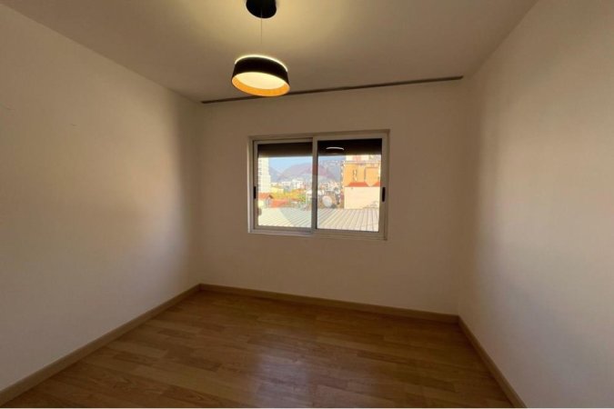 Tirane, shes apartament 3+1 Kati 4, 94 m² 145.000 € (APARTAMENT 3+1 PER SHITJE TE GJIMNAZI PARTIZANI!)