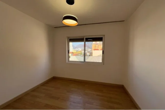 Tirane, shes apartament 3+1 Kati 4, 94 m² 145.000 € (APARTAMENT 3+1 PER SHITJE TE GJIMNAZI PARTIZANI!)