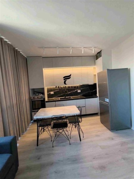 Tirane, jepet me qera apartament 1+1+Ballkon Kati 5, 50 m² 520 € (ALI DEMI)