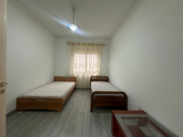 Tirane, jap me qera apartament 2+1+2 , 97 m² 700 € (Liqeni i Thatë)