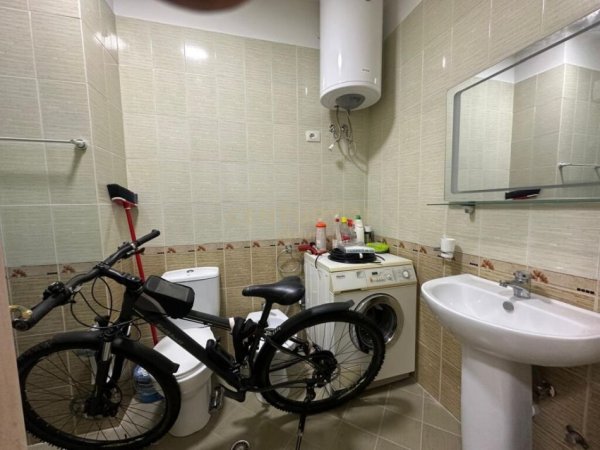 Tirane, jap me qera apartament 2+1+2 , 97 m² 700 € (Liqeni i Thatë)