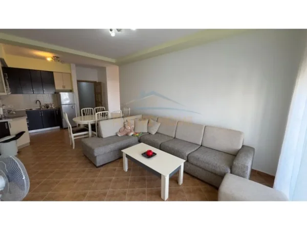 Tirane, jepet me qera apartament 2+1 Kati 4, 90 m² 450 € (Unaza e Re)