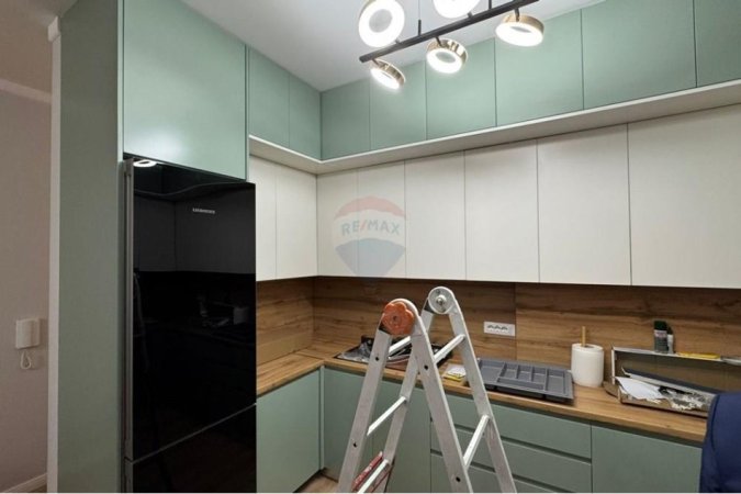 Tirane, jepet me qera apartament 2+1 Kati 4, 90 m² 650 € (APARTAMENT 2+1+2 ME QIRA TEK BULEVARDIT E RI!)