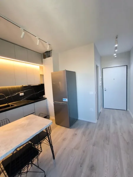 Tirane, jepet me qera apartament 1+1 Kati 5, 55 m² 520 € (Ali Demi, prane Fushes)