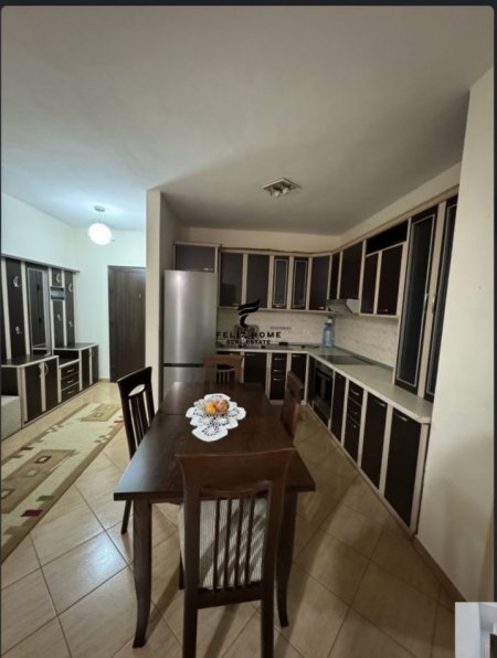 Tirane, jepet me qera apartament 2+1 Kati 3, 80 m² 450 € (FRESKU)