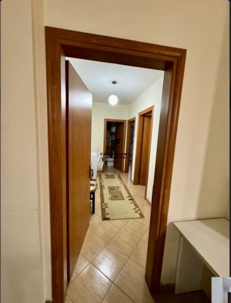 Tirane, jepet me qera apartament 2+1 Kati 3, 80 m² 450 € (FRESKU)