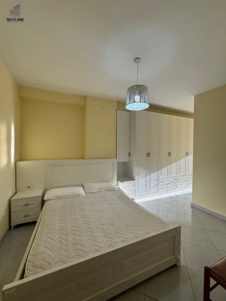 Tirane, jepet me qera apartament 2+1 Kati 5, 400 € (Astir)