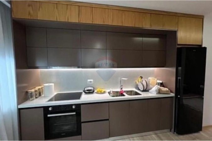 Tirane, jepet me qera apartament 2+1 , 110 m² 1.000 € (Pazari i Ri - Rruga e Barrikadave)