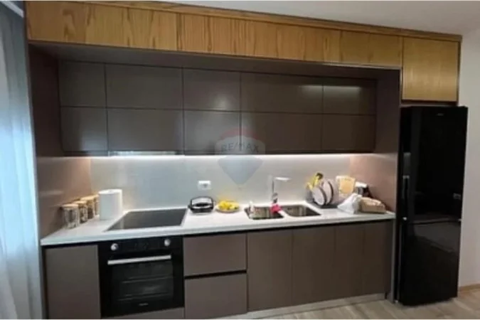 Tirane, jepet me qera apartament 2+1 , 110 m² 1.000 € (Pazari i Ri - Rruga e Barrikadave)