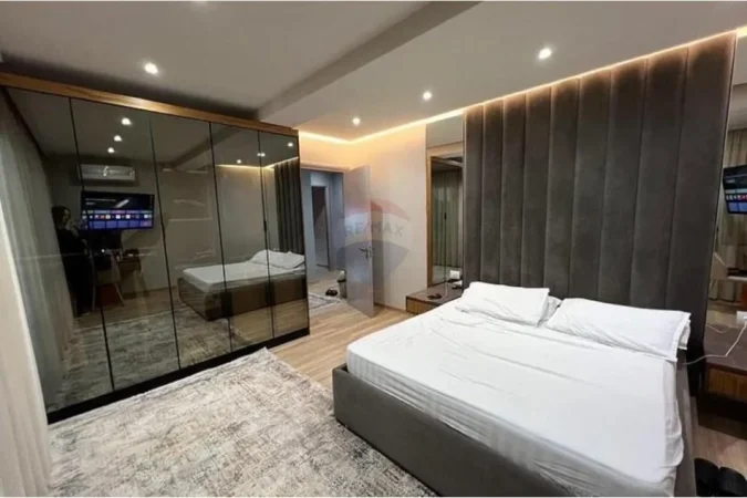 Tirane, jepet me qera apartament 2+1 , 110 m² 1.000 € (Pazari i Ri - Rruga e Barrikadave)