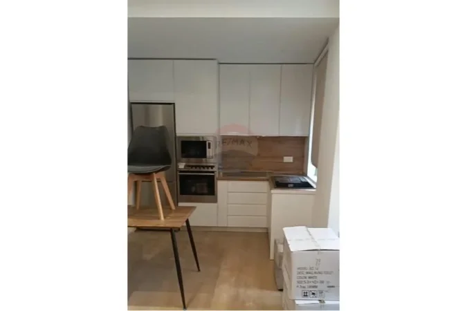 Tirane, jepet me qera 1+1 Kati 1, 55 m² 700 € (Zogu i Zi)