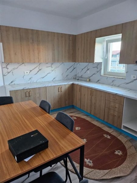 Tirane, jepet me qera apartament 3+1+Ballkon Kati 2, 120 m² 700 € (RRUGA IZET DEDA)