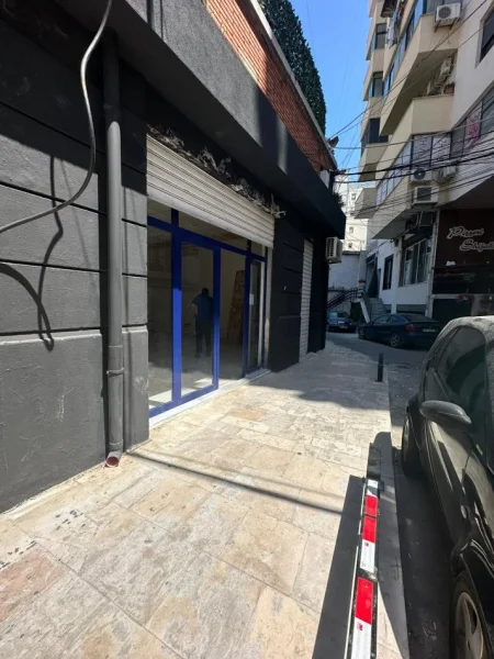 Durres, shitet dyqan Kati 0, 97 m² 261.900 € (Qendra Tregtare Blue Star, Durres)