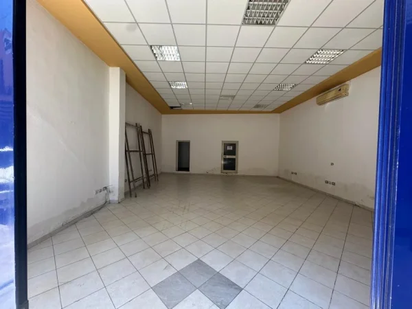 Durres, shitet dyqan Kati 0, 97 m² 261.900 € (Qendra Tregtare Blue Star, Durres)