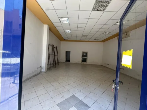 Durres, shitet dyqan Kati 0, 97 m² 261.900 € (Qendra Tregtare Blue Star, Durres)