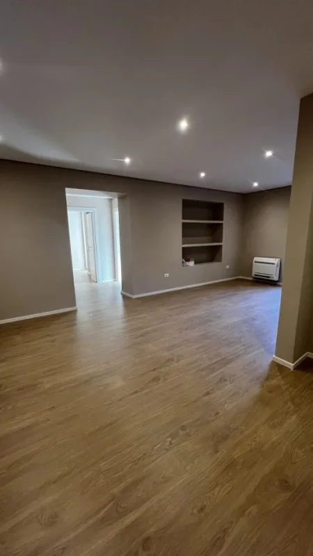 Tirane, jap me qera apartament 2+1+Ballkon Kati 2, 94 m² 950 € (E kavajes perballe xhamise)