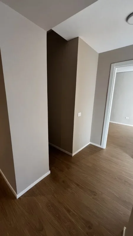 Tirane, jap me qera apartament 2+1+Ballkon Kati 2, 94 m² 950 € (E kavajes perballe xhamise)