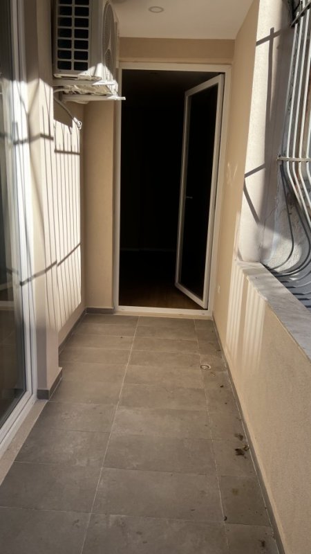 Tirane, jap me qera apartament 2+1+Ballkon Kati 2, 94 m² 950 € (E kavajes perballe xhamise)