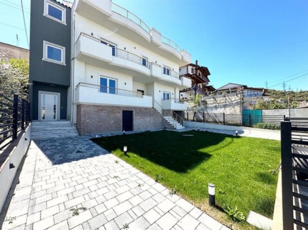 Tirane, jepet me qera apartament 2+1+Ballkon Kati 3, 90 m² 400 € (KOLEGJI TURGUT OZAL)