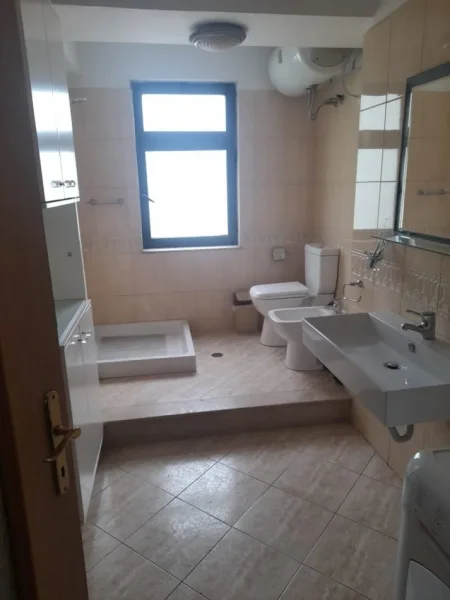Tirane, jepet me qera apartament 3+1+Ballkon Kati 6, 110 m² 550 € (Bulevardi Gjergj Fishta)