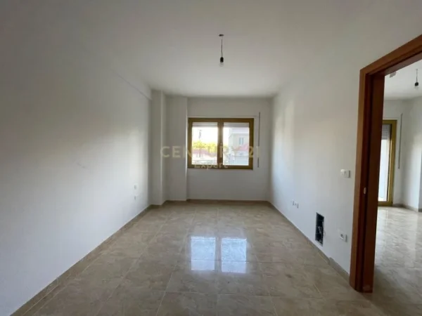 Tirane, jap me qera ambjent biznesi , 144 m² 1.500 € (Ish Blloku)