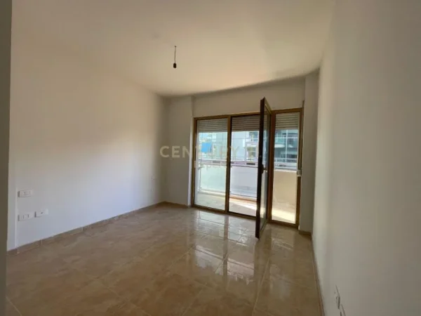 Tirane, jap me qera ambjent biznesi , 144 m² 1.500 € (Ish Blloku)
