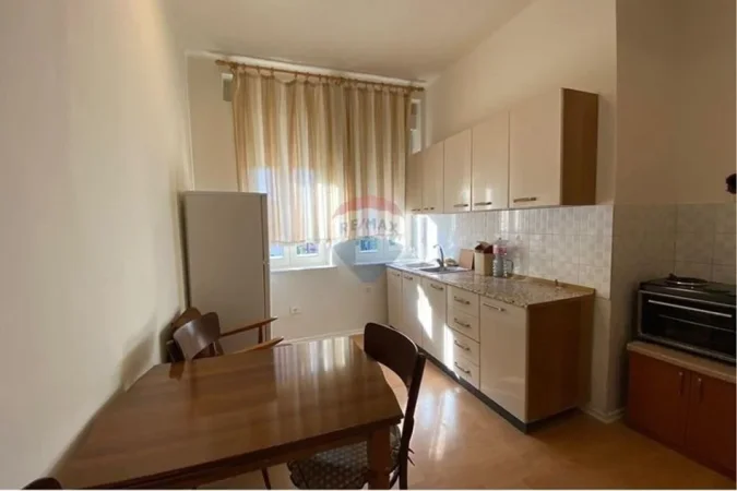 Tirane, jepet me qera apartament 1+1 Kati 2, 60 m² 550 € (Qender, Tirane)