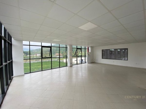 Tirane, shitet ambjent biznesi , 4.810 m² 2.700.000 € 