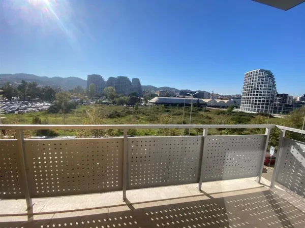 Tirane, jepet me qera apartament 2+1+Ballkon Kati 2, 90 m² 1.000 € (KOMUNA E PARISIT)