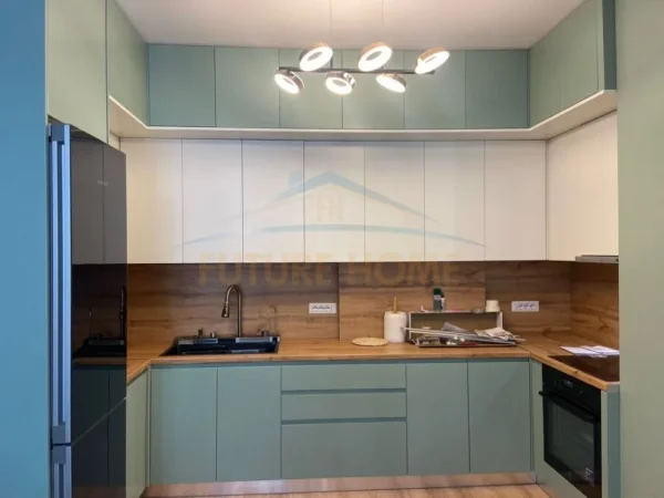 Tirane, jepet me qera apartament 2+1+Ballkon Kati 4, 94 m² 650 € (Bulevardi i Ri)