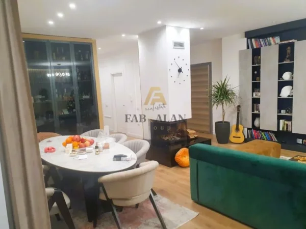 Tirane, shitet apartament 2+1+2 Kati 10, 138 m² 300.000 € (Rruga Kongresi i Manastirit, Oxhaku)