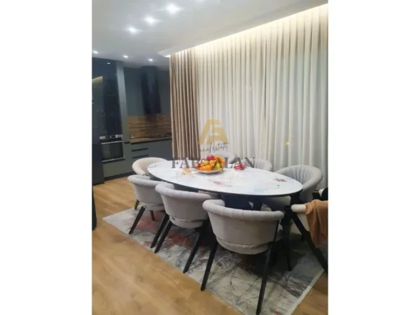 Tirane, shitet apartament 2+1+2 Kati 10, 138 m² 300.000 € (Rruga Kongresi i Manastirit, Oxhaku)