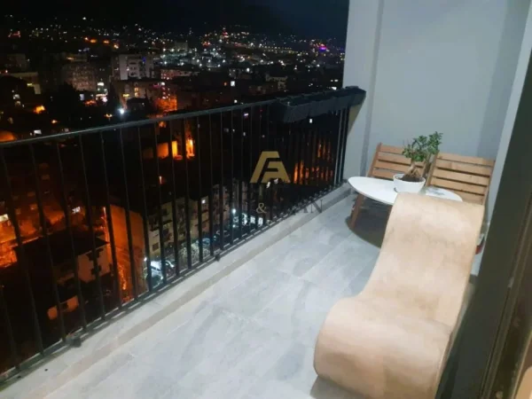 Tirane, shitet apartament 2+1+2 Kati 10, 138 m² 300.000 € (Rruga Kongresi i Manastirit, Oxhaku)