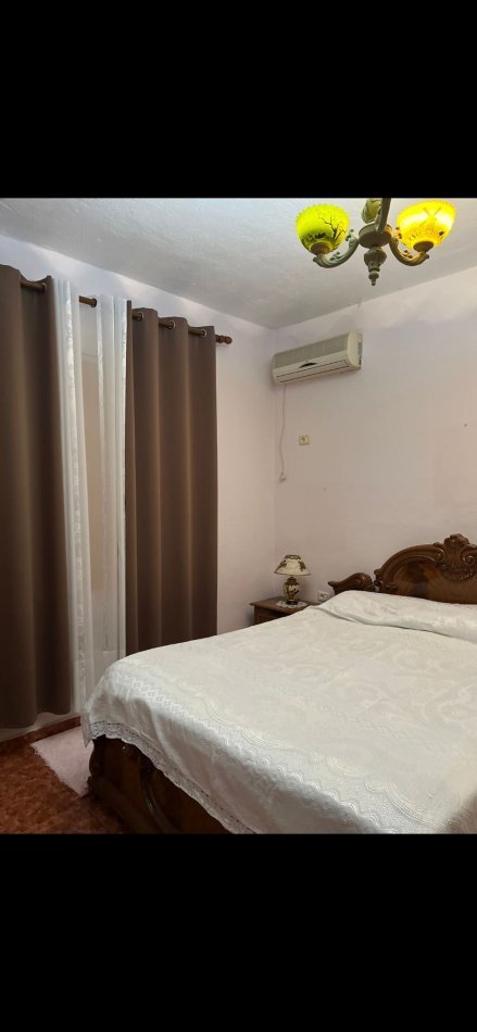 Tirane, jepet me qera Vile 2+1 Kati 1, 120 m² 500 € (Laprake)