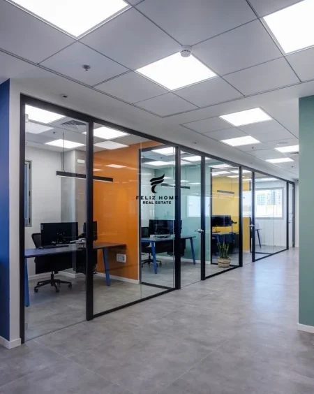 Tirane, jepet me qera zyre Kati 3, 178 m² 2.000 € (BLLOKU)