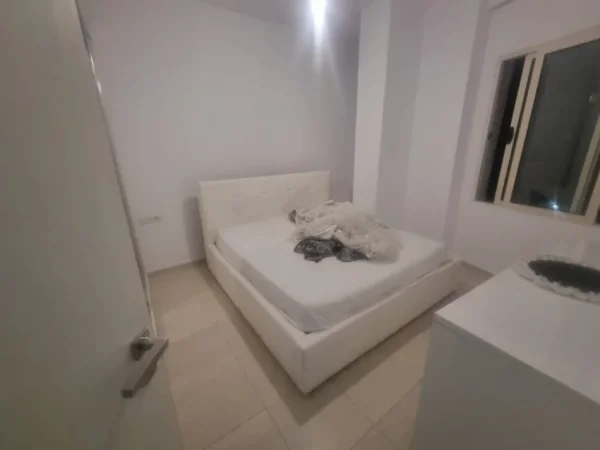 Tirane, jepet me qera apartament 1+1+Ballkon Kati 2, 60 m² 400 € (Hamdi Sina Liqeni I that te kapiten Mir zoti)